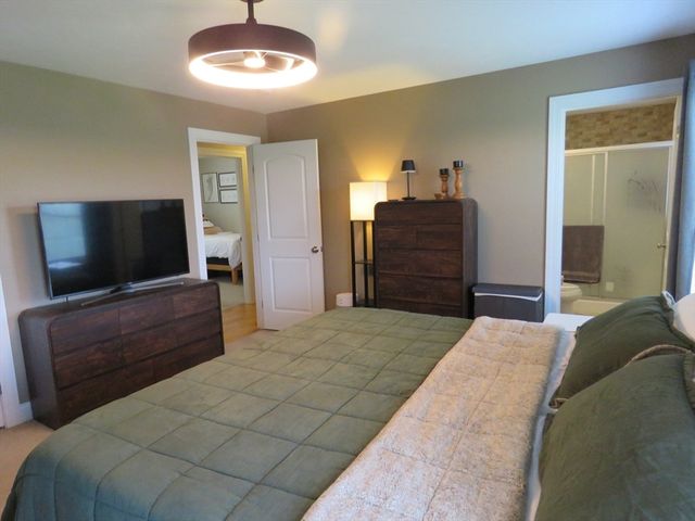 587 Tremont St, Taunton, MA 02780