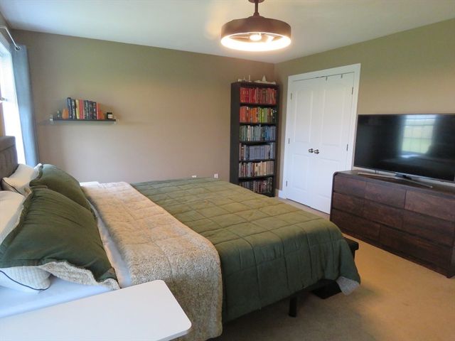 587 Tremont St, Taunton, MA 02780