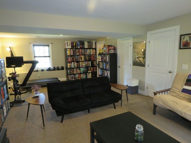 587 Tremont St, Taunton, MA 02780