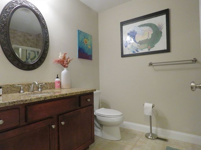 587 Tremont St, Taunton, MA 02780