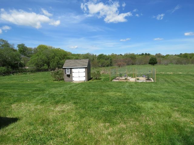 587 Tremont St, Taunton, MA 02780