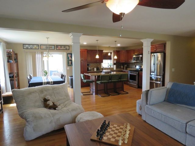587 Tremont St, Taunton, MA 02780