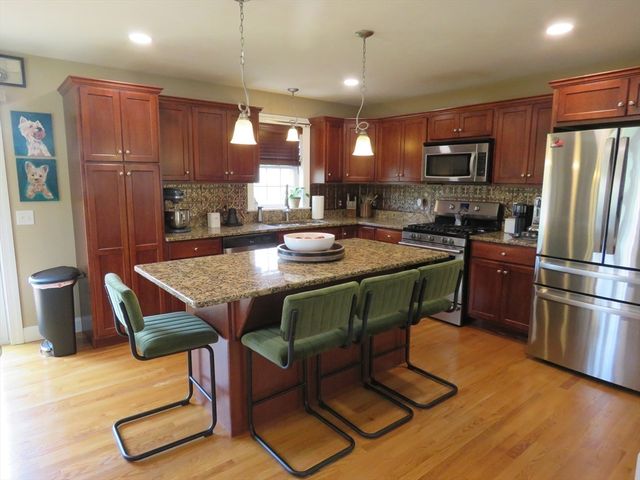 587 Tremont St, Taunton, MA 02780