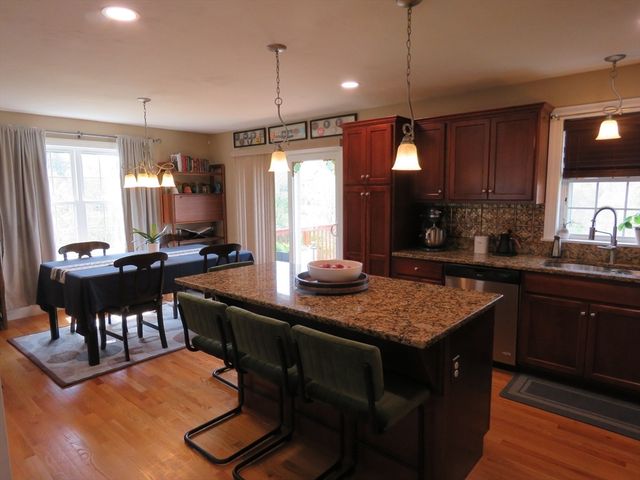 587 Tremont St, Taunton, MA 02780