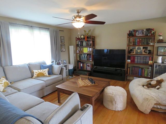 587 Tremont St, Taunton, MA 02780