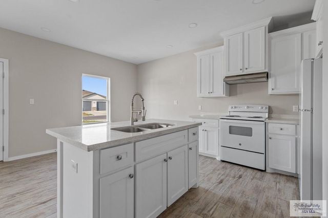 2425 N Valley Circle, La Feria, TX 78559