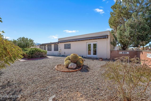 71 E Santa Chalice Drive, Green Valley, AZ 85614