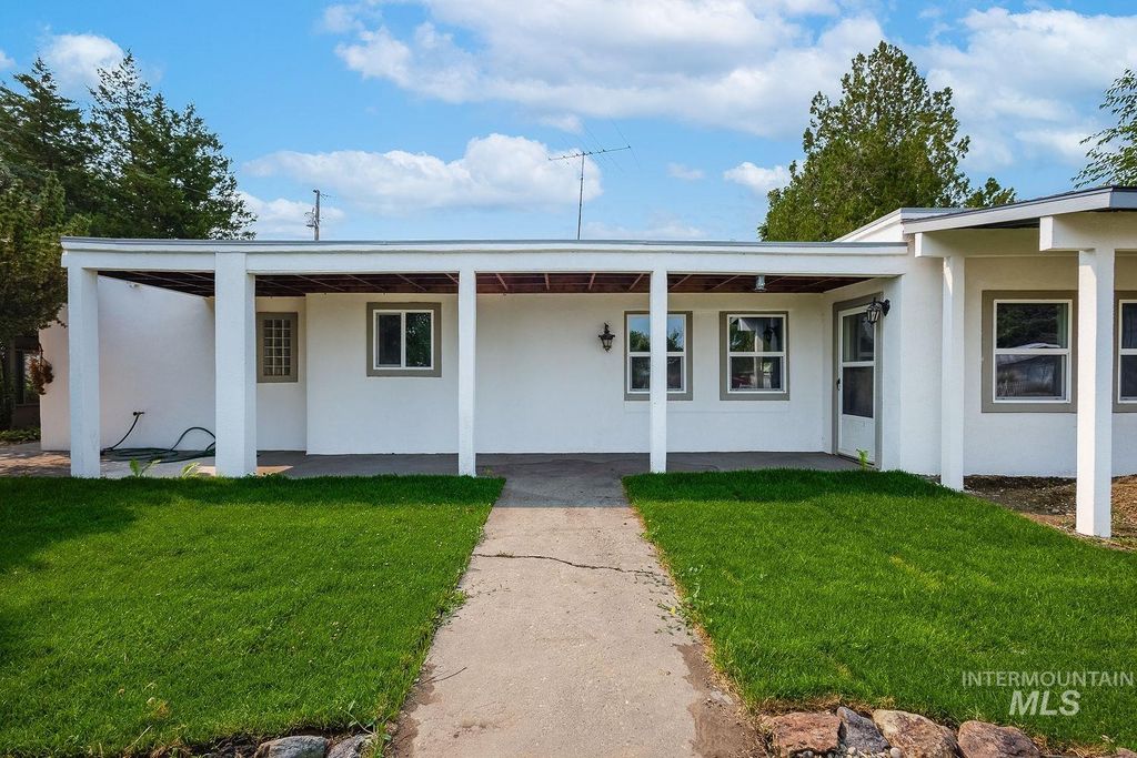 701 W Oregon Ave, Homedale, ID 83628 photo 1