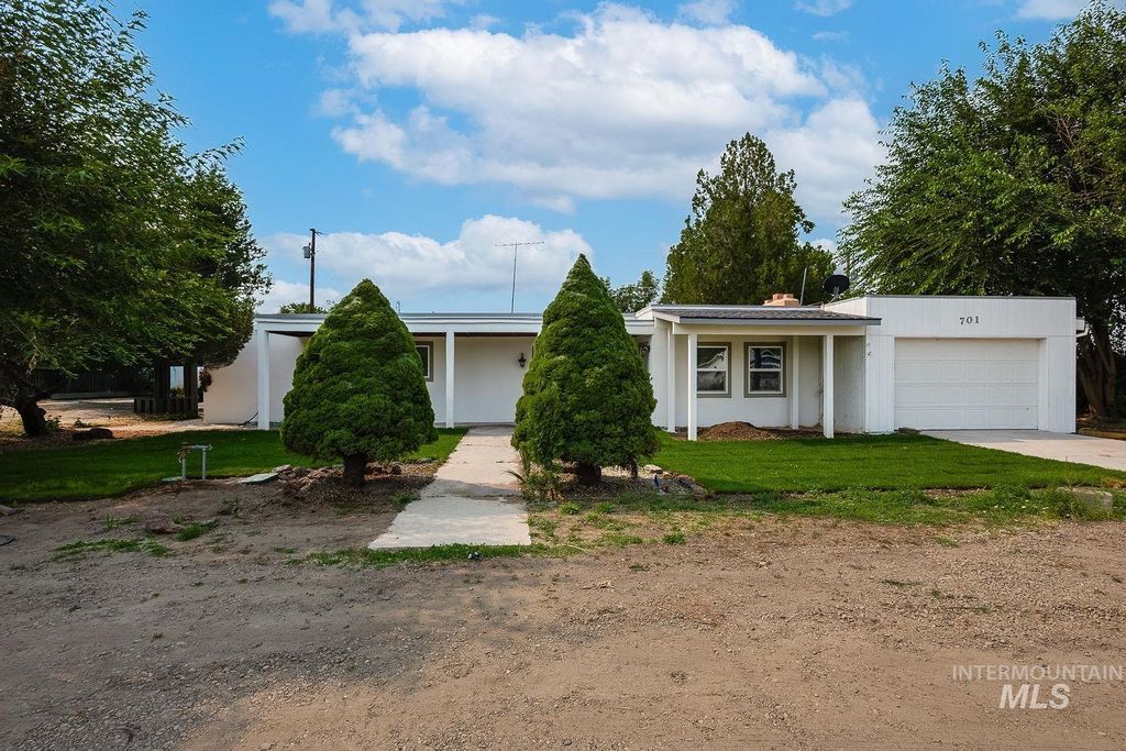 701 W Oregon Ave, Homedale, ID 83628 photo 2