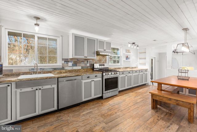 5 TURNER DR, Stafford, VA 22556