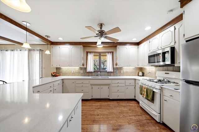 1659 SW Withdean RD, Topeka, KS 66611