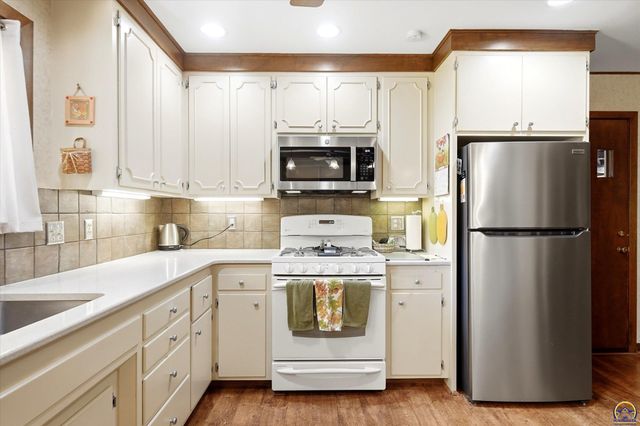 1659 SW Withdean RD, Topeka, KS 66611