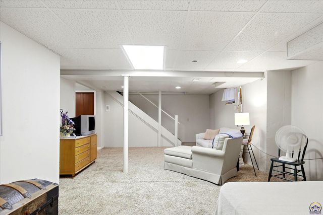 1659 SW Withdean RD, Topeka, KS 66611