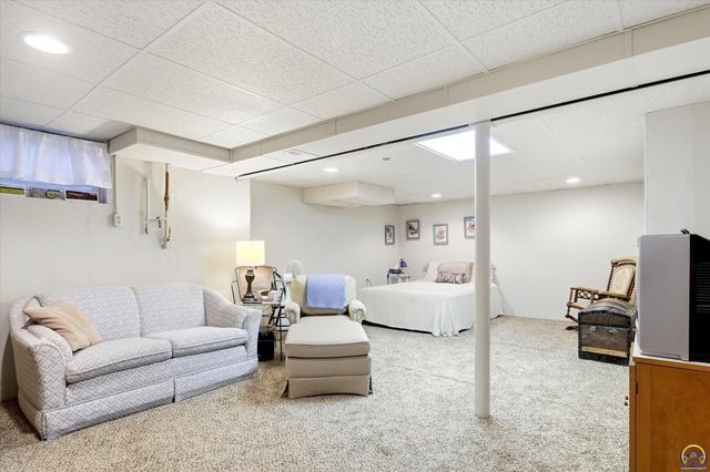 1659 SW Withdean RD, Topeka, KS 66611