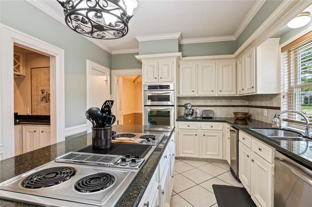 1603 White Wing Circle, Friendswood, TX 77546