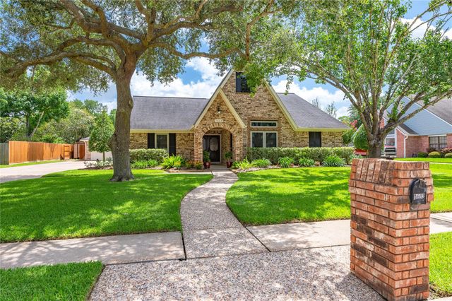 1603 White Wing Circle, Friendswood, TX 77546