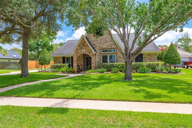 1603 White Wing Circle, Friendswood, TX 77546