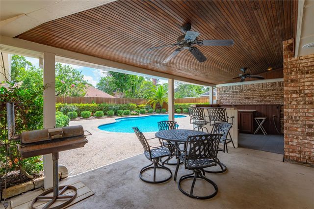 1603 White Wing Circle, Friendswood, TX 77546