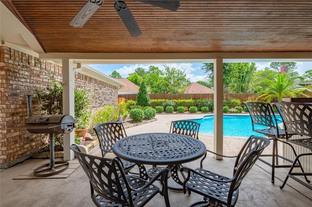 1603 White Wing Circle, Friendswood, TX 77546