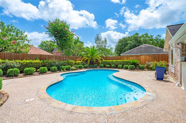 1603 White Wing Circle, Friendswood, TX 77546
