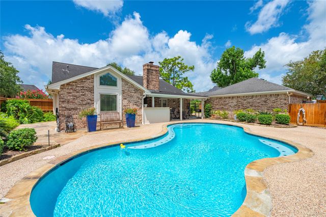 1603 White Wing Circle, Friendswood, TX 77546