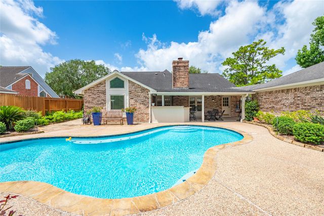 1603 White Wing Circle, Friendswood, TX 77546