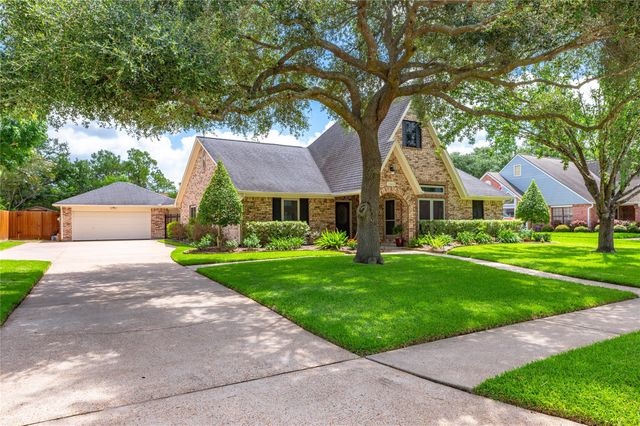 1603 White Wing Circle, Friendswood, TX 77546