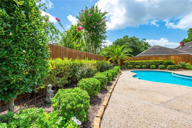 1603 White Wing Circle, Friendswood, TX 77546