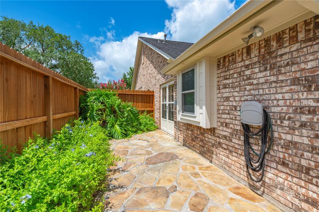 1603 White Wing Circle, Friendswood, TX 77546