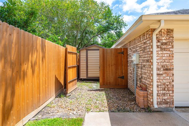 1603 White Wing Circle, Friendswood, TX 77546
