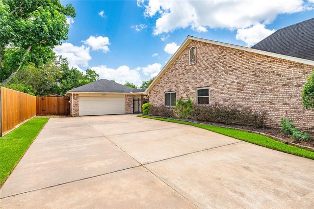 1603 White Wing Circle, Friendswood, TX 77546