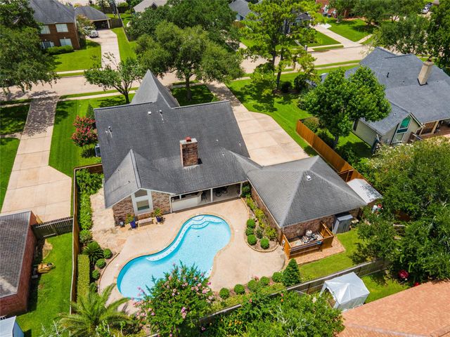 1603 White Wing Circle, Friendswood, TX 77546