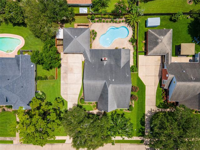 1603 White Wing Circle, Friendswood, TX 77546