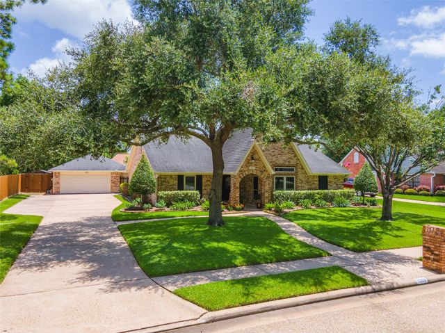 1603 White Wing Circle, Friendswood, TX 77546