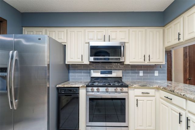 549 Greenwood Circle, Hurst, TX 76053