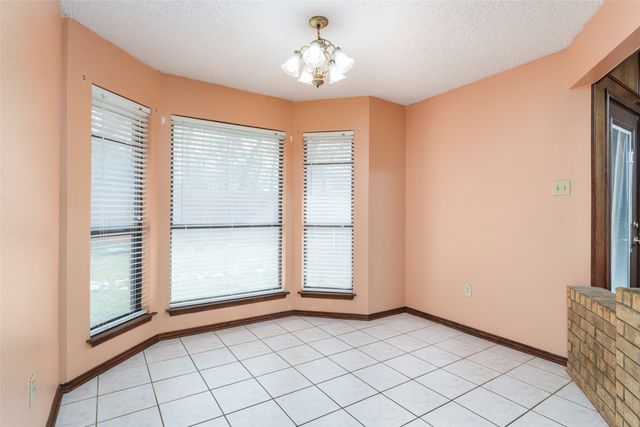 549 Greenwood Circle, Hurst, TX 76053