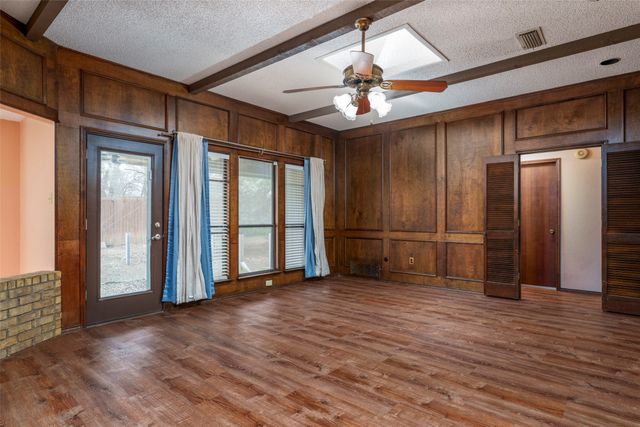 549 Greenwood Circle, Hurst, TX 76053