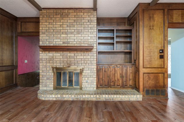 549 Greenwood Circle, Hurst, TX 76053