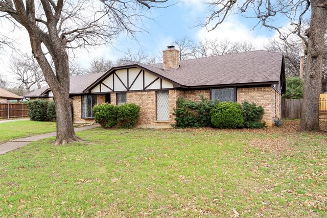 549 Greenwood Circle, Hurst, TX 76053