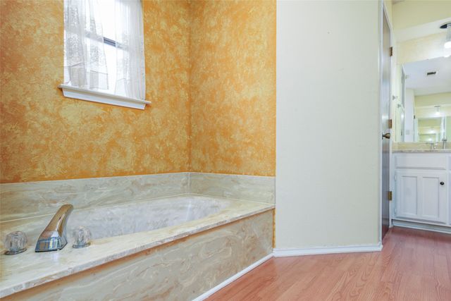 549 Greenwood Circle, Hurst, TX 76053