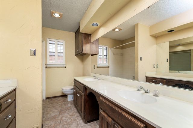 549 Greenwood Circle, Hurst, TX 76053