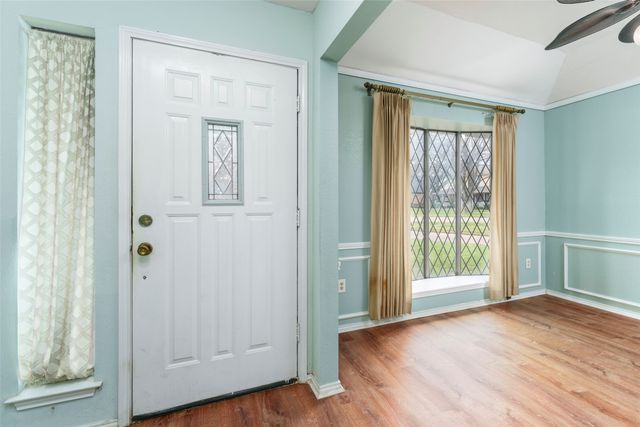 549 Greenwood Circle, Hurst, TX 76053