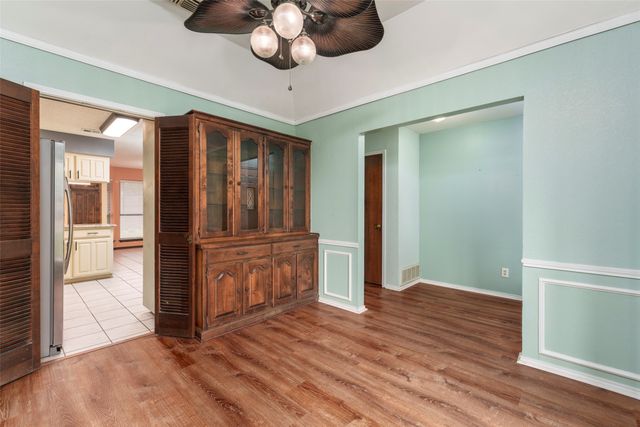 549 Greenwood Circle, Hurst, TX 76053