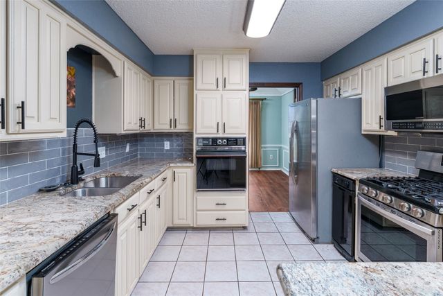 549 Greenwood Circle, Hurst, TX 76053