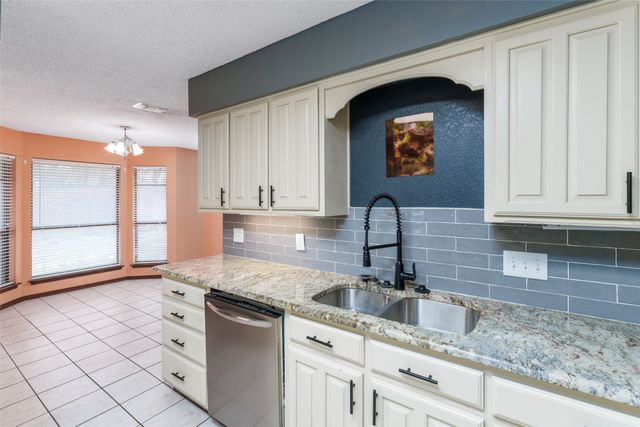 549 Greenwood Circle, Hurst, TX 76053