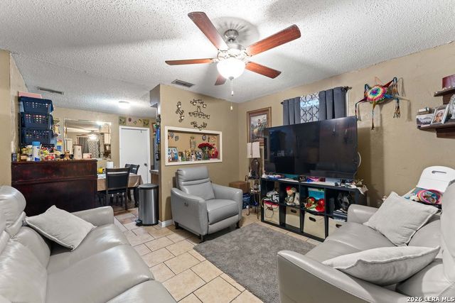 2824 Ruiz St, San Antonio, TX 78228