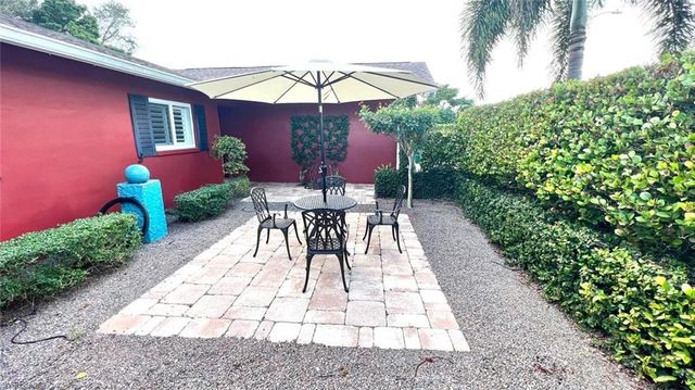 4836 Napoli DR, Naples, FL 34103