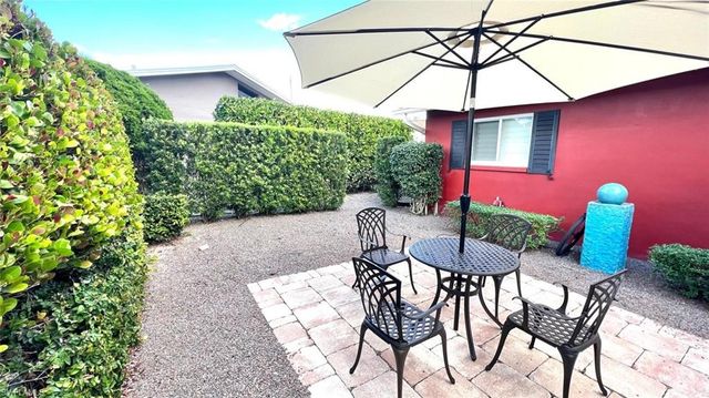 4836 Napoli DR, Naples, FL 34103