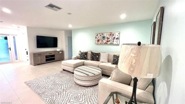 4836 Napoli DR, Naples, FL 34103