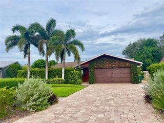 4836 Napoli DR, Naples, FL 34103